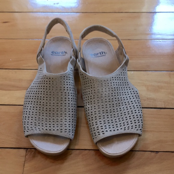 Tan Earth Sandals - Picture 1 of 3